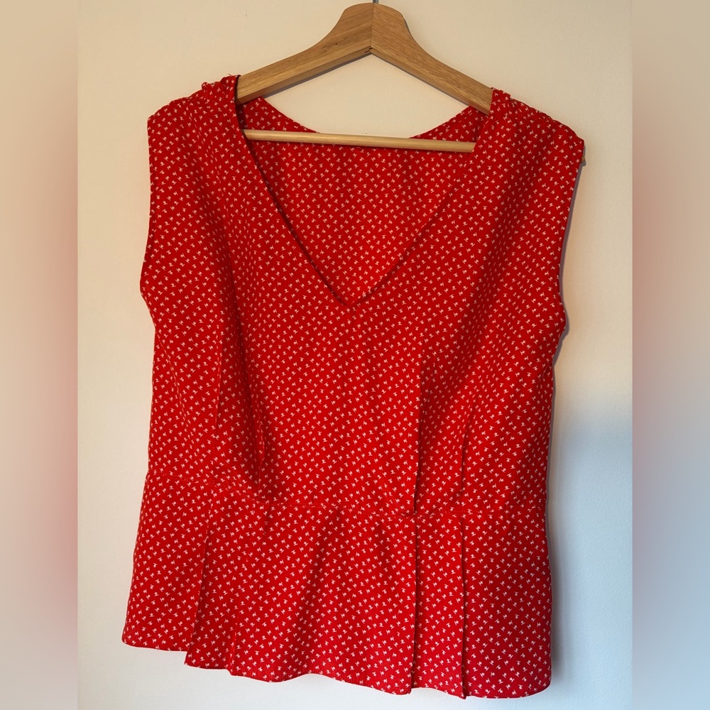 Comptoir Des Cotonniers Red silk  top with White leaves Pattern